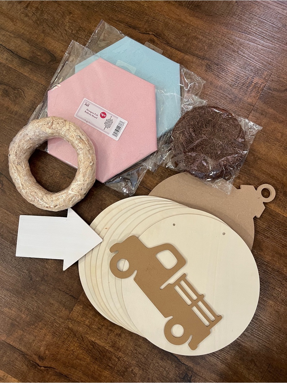 DIY/Craft/Project/Party/Decor Items - Wood, Felt, Straw, etc.